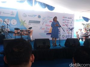 Anies dan Susi Hadiri Festival Muara Baru