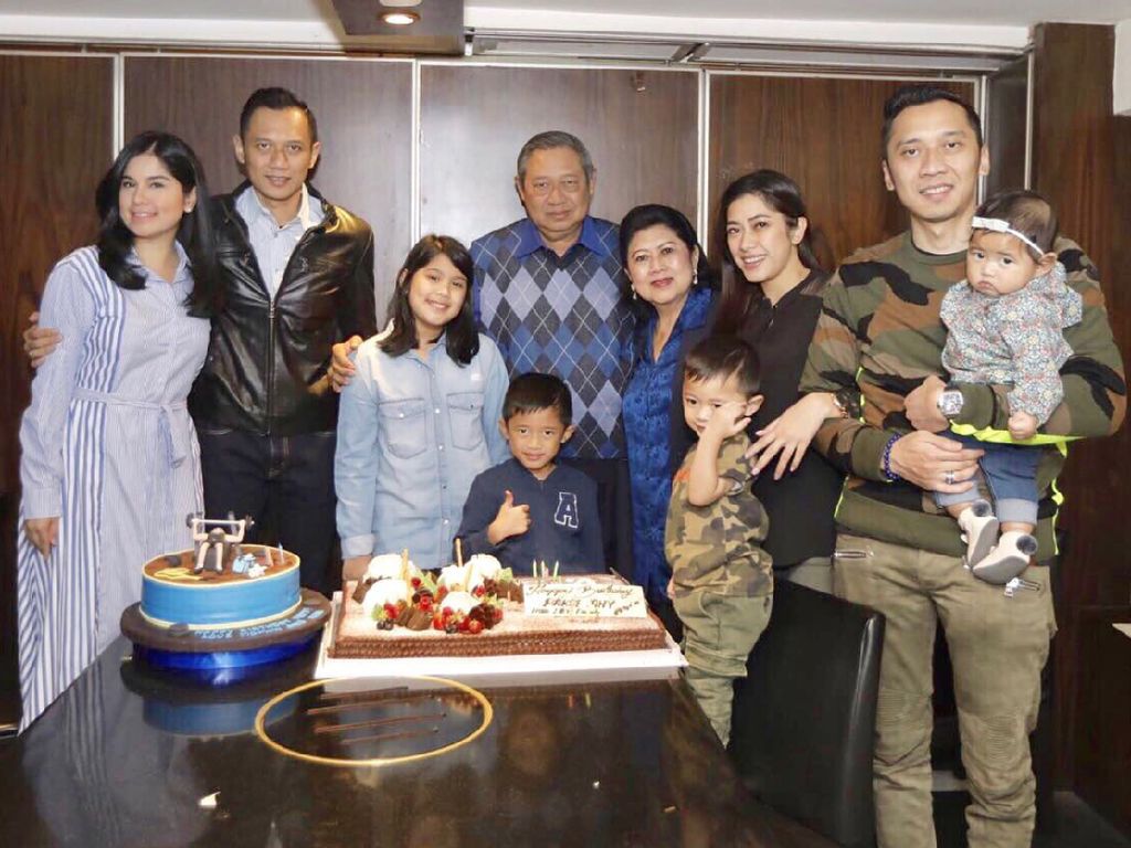 Ani Yudhoyono Kanker Darah, SBY Ajak Keluarganya Tetap Kuat Ani Yudhoyono Kanker Darah, SBY Ajak Keluarganya Tetap Kuat