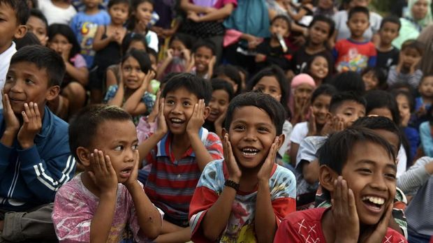Mendikbud Minta Korban Gempa Lombok Bersabar Belajar di Tenda