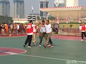 Anies Cetak 1 Gol Saat Tanding Futsal Lawan Pangdam Jaya TNI