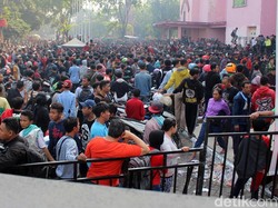 Meskipun Tiket dinyatakan habis di lokasi masih bnyak suporter yang tidak kebagian tiket.