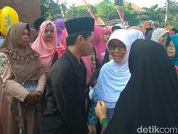 Keberangkatan Ribuan Calon Jemaah Haji Diwarnai Tangis Haru