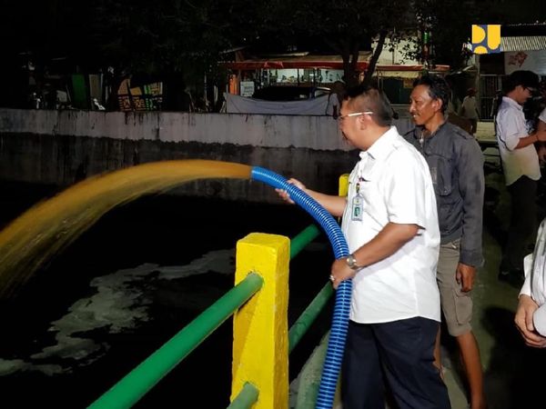 Jurus Pemerintah Hilangkan Bau Tak Sedap Kali Item