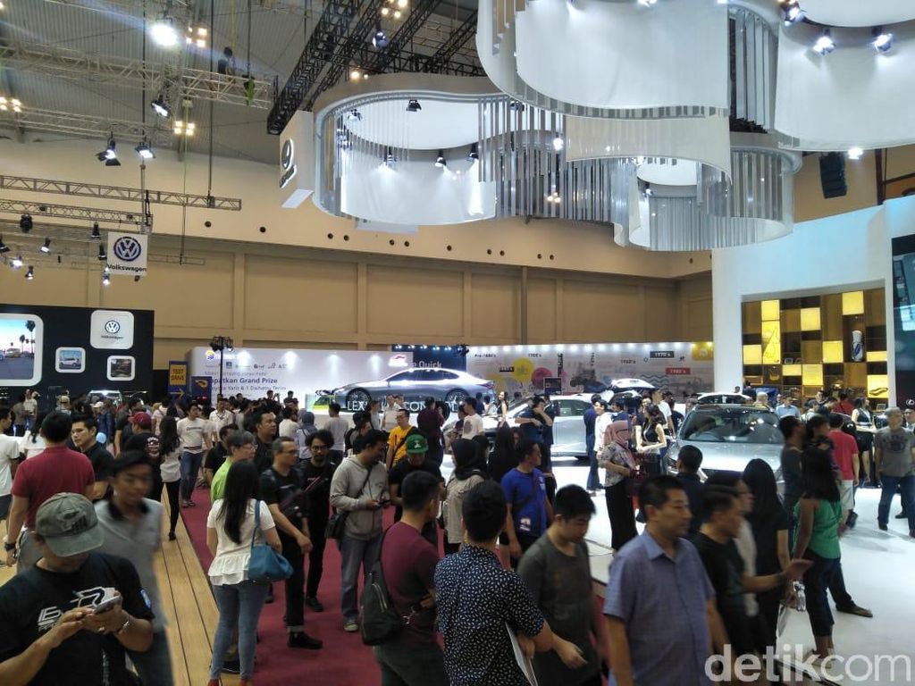 Astra Financial Bidik Pembiayaan Kendaraan Rp 1 Triliun Selama GIIAS Astra Financial Bidik Pembiayaan Kendaraan Rp 1 Triliun Selama GIIAS