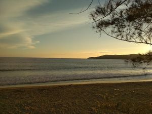Terpesona Sejuknya Pantai Muaro Bantiang