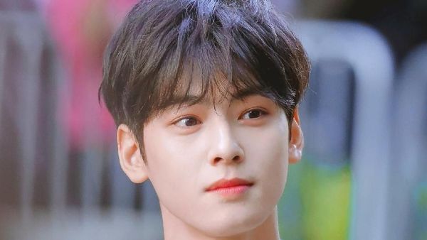 Netizen Sebut Aktor ini Wajah Gantengnya Nggak Wajar, Nyaris Sempurna