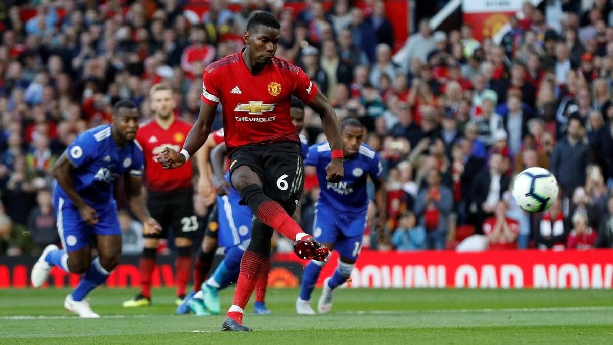 Tendangan penalti Paul Pogba membawa Manchester United unggul 1-0 atas Leicester City (Foto: Darren Staples/Reuters)