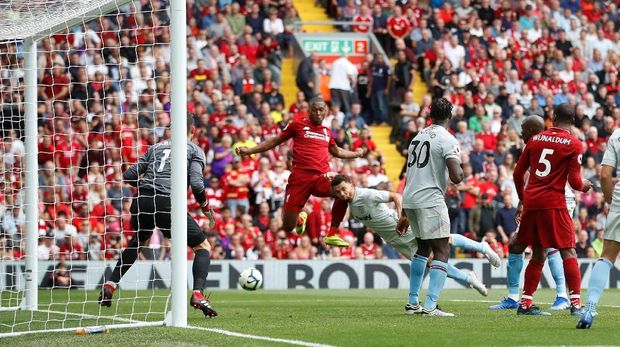 Daniel Sturridge menutup kemenangan besar Liverpool atas West Ham United.