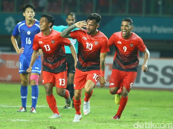 Indonesia Pecundangi Taiwan 4-0

Timnas U-23 Indonesia berhadapan dengan Timnas U-23 Taiwan dalam ajang Asian Games 2018 di Stadion Patriot, Bekasi, Jawa Barat, Minggu (12/8/2018). Dalam pertandingan ini Timnas Indonesia berhasil mempecundangi timnas taiwan dengan skor 4-0. Grandyos Zafna/detikcom