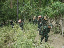 TNI Salurkan Bantuan ke Korban Gempa di Perbukitan Lombok Utara