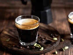 Khasiat Minum Kopi hingga Seleb Hollywood yang Doyan Fast Food