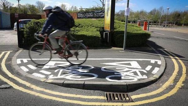 Bikin Kesel, Kok Jalur Sepeda Begini?