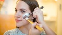 Bukan Hanya Buat Makan, Sendok hingga Pisau Bisa Jadi Alat Make Up