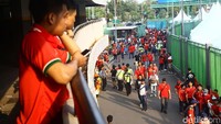 Suporter terus memerahkan Stadion Patriot Candrabhaga