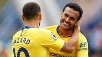 Hazard langsung menyumbang assist untuk gol Pedro di menit ke-80. Foto: Andrew Yates/Reuters