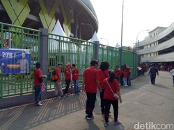Suporter Timnas Indonesia Mulai Merahkan Stadion Patriot