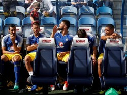 Sementara itu, Eden Hazard hanya menjadi pemain cadangan. Begitu pula dengan Olivier Giroud. Foto: Andrew Yates/Reuters