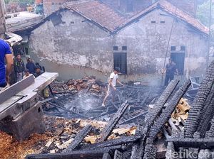 Duit Tabungan Haji Selamat dari Kebakaran Mebel di Sukabumi