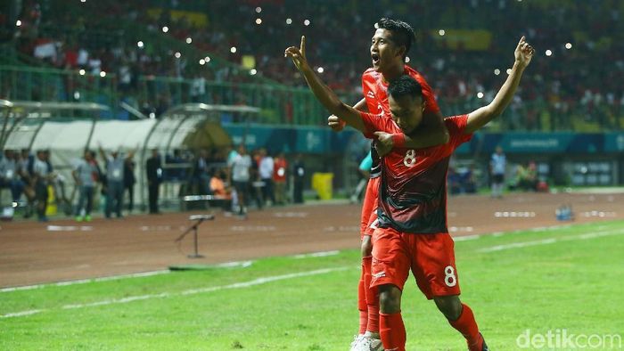 Timnas Indonesia U-23 mendapat dukungan dari warga Palestina jelang bertanding di laga kedua Grup A sepakbola Asian Games 2018. (Foto: Grandyos Zafna/detikcom) Timnas Indonesia U-23 mendapat dukungan dari warga Palestina jelang bertanding di laga kedua Grup A sepakbola Asian Games 2018. (Foto: Grandyos Zafna/detikcom)