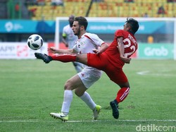 Tim nasional Palestina dan Laos bertanding di Stadion Patriot Candrabhaga, Bekasi, Minggu (12/8/2018).