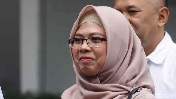 Gaya Putri Maruf Amin Antar Ayahnya Tes Kesehatan di RSPAD