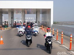 Menhub dan Menlu Naik Motor Saat Kunker di Semarang