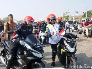 Duet Menhub-Menlu Naik Motor di Semarang