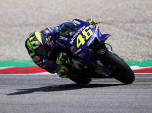 Rossi Lega Yamaha Mulai Lebih Fokus ke Elektronik Rossi Lega Yamaha Mulai Lebih Fokus ke Elektronik