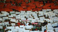Suporter timnas Indonesia menyulap tribun stadion menjadi merah putih. Saat timnas U-23 memetik kemenangan 4-0 atas Taiwan di laga Grup A Asian Games 2018.
