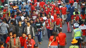 Suporter Timnas Indonesia Mulai Padati Stadion Patriot