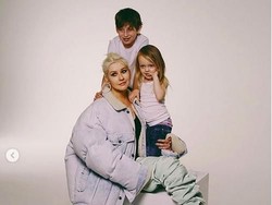 So Sweet, Christina Aguilera Bawa Putrinya ke Panggung