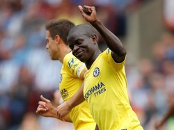 NGolo Kante membuka keunggulan Chelsea di menit ke-34. Foto: Carl Recine/Action Images via Reuters