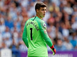 Kiper Kepa Arrizabalaga yang direkrut dengan nilai transfer memecahkan rekor untuk seorang penjaga gawang itu juga langsung menjalani debutnya. Foto: Andrew Yates/Reuters
