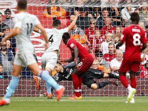 Liverpool Gasak West Ham 4-0