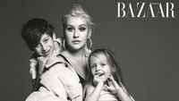 Swag! Gaya Christina Aguilera Foto Bareng Anak