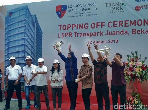 Gaya CT Tutup Atap Kampus LSPR Bekasi