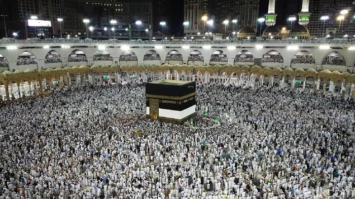 Jemaah haji dari seluruh dunia memadati Masjidil Haram untuk menunaikan ibadah haji. Begini suasananya.