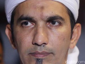 Polisi Sebut Ketum FPI Terlapor di Dugaan Makar Bersama Eggi Sudjana Polisi Sebut Ketum FPI Terlapor di Dugaan Makar Bersama Eggi Sudjana