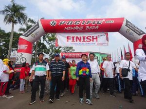 Menteri Puan Jalan Sehat 3,7 Km Bersama 15 Ribu Pelajar di Sumsel