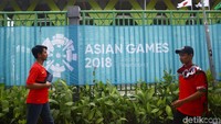 Mereka datang secara bergelombang.