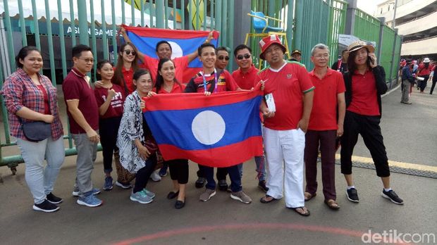 Suporter Indonesia Terus Berdatangan ke Stadion Patriot