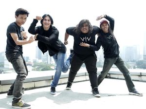 Bujang Gila Tapak Sakti Kesulitan Melucu Sambil Bertarung di Wiro Sableng