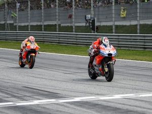 Catatan Spesial di Balik Aksi Lorenzo Asapi Marquez Catatan Spesial di Balik Aksi Lorenzo Asapi Marquez