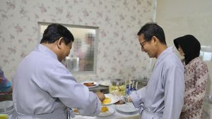 Foto: Kekompakan Prabowo-Sandiaga Saat Tes Kesehatan di RSPAD