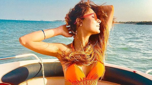 Foto: Liburannya Model Cantik India yang Dihujat Karena Bikini