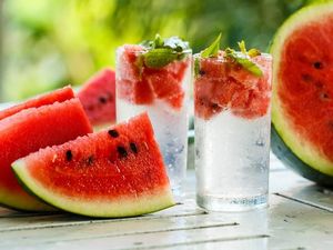 Segarnya Infused Water dan Asyiknya Asta RAN Makan Pancake Durian