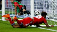 Gawang Eintracht Frankfurt saat dibobol Kingsley Coman di menit ke-63. Reuters/Ralph Orlowski.