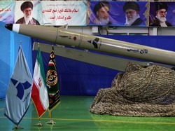 Bersitegang dengan AS, Iran Pamerkan Rudal Balistik Generasi Baru