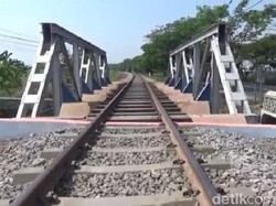 Tewas Ditabrak KA Ranggajati, Tubuh Pria Ini Terlempar ke Sungai