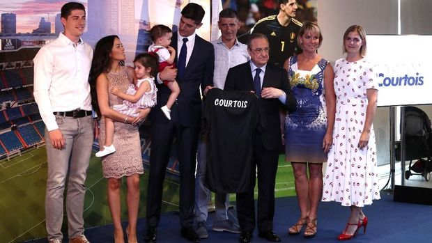 Thibaut Courtois memilih pindah ke Real Madrid demi dekat dengan anak.